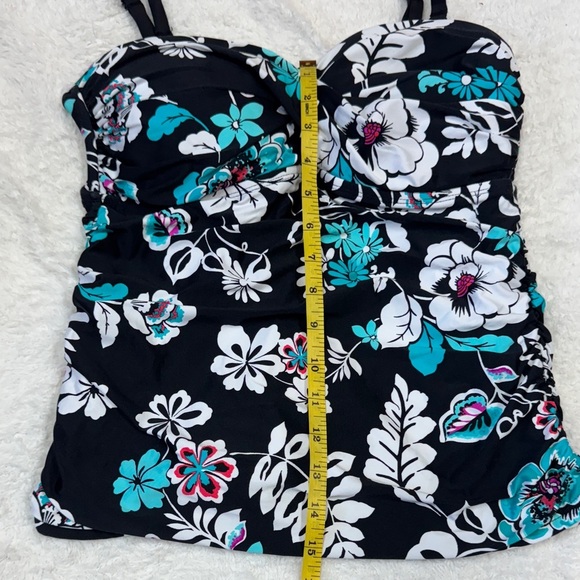 24th & Ocean Black and White One Piece Swimsuit with Adjustable Straps - Picture 5 of 6